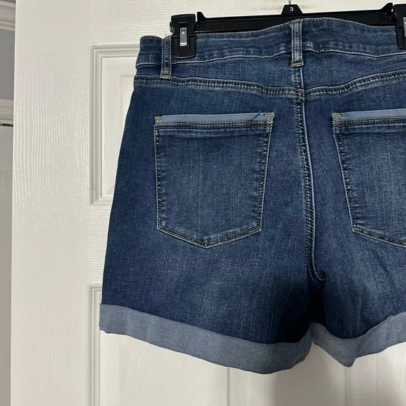 White House Black Market Roll-Cuff Women's Denim Shorts - Picture 6 of 9